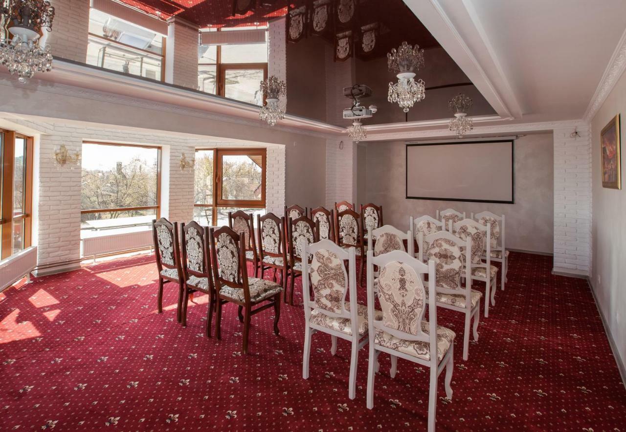 Mon Ami Hotel Ivano-Frankivsk Exterior foto